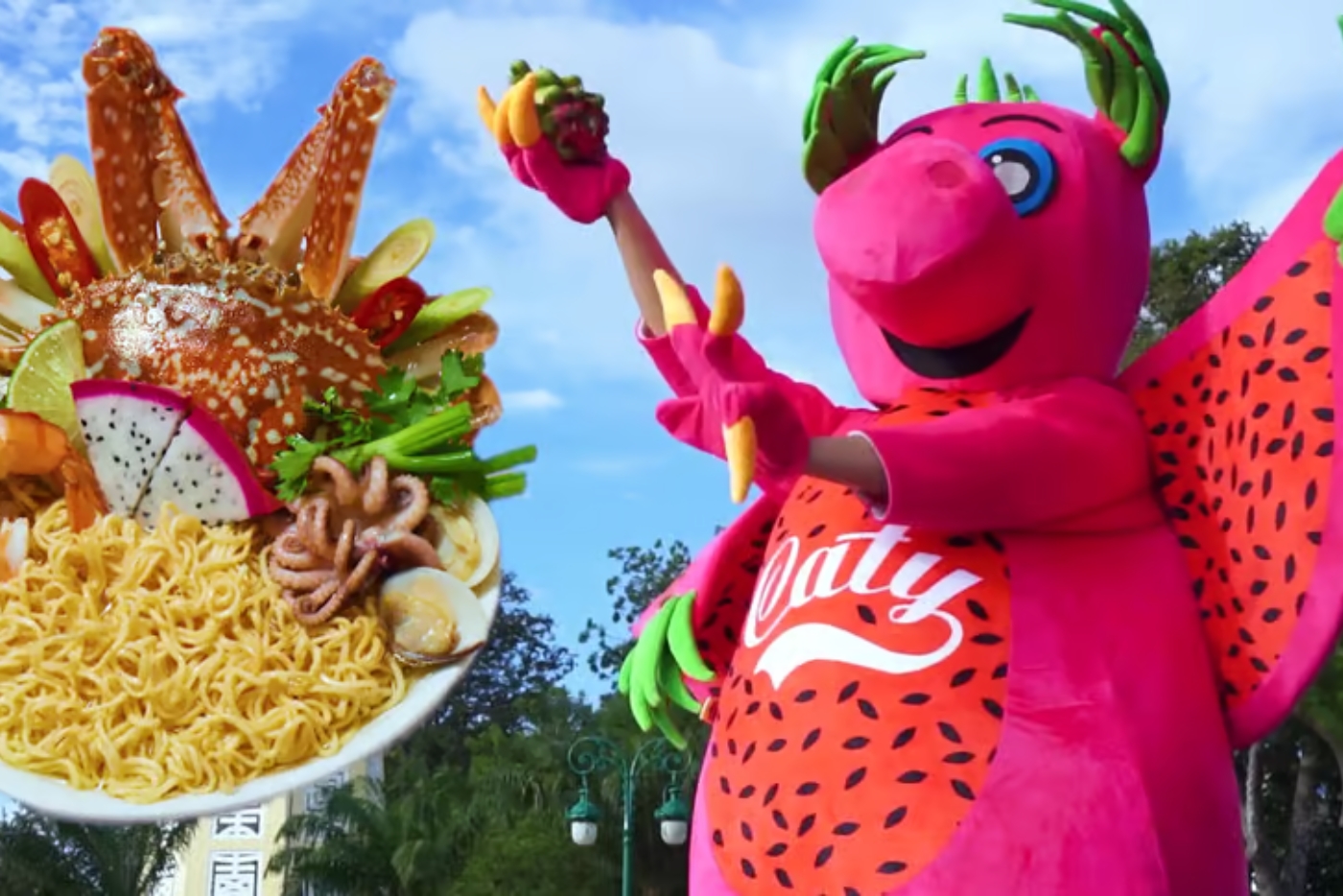 Thiết kế Mascot Chú rồng thanh long ghi dấu ấn trong lòng khách hàng bởi sự độc lạ, mang signature của thương hiệu trái thanh long có trong mỳ tôm.jpg