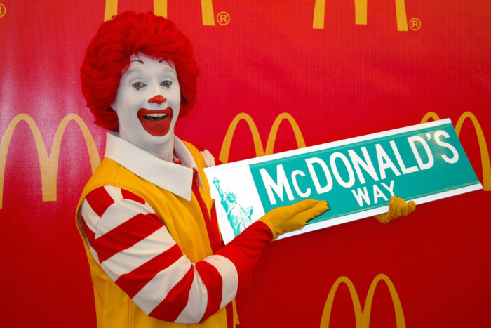 Câu chuyện mascot Ronald McDonald - McDonald's.png